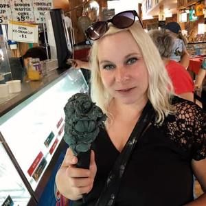 Meet your Posher, Kari